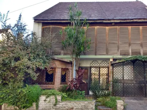 Casa 5 ambientes, excelente ubicación