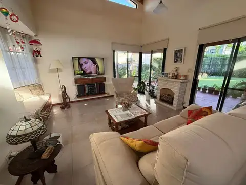 SE VENDE CASA MODERNA EN COUNTRY EL PINAR