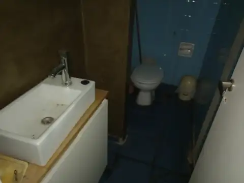 Local Doble Altura Sin Expensas en Zona Comercial Superi y Monroe