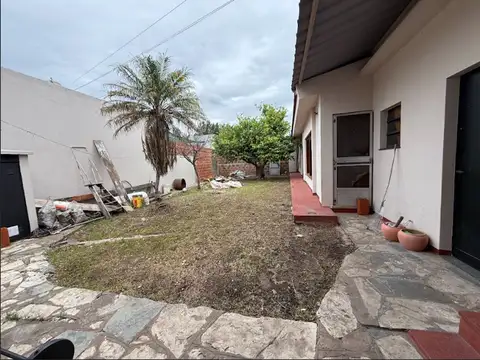 CASA EN VENTA 4 AMB. EL PALOMAR JARDIN Y COCHERA