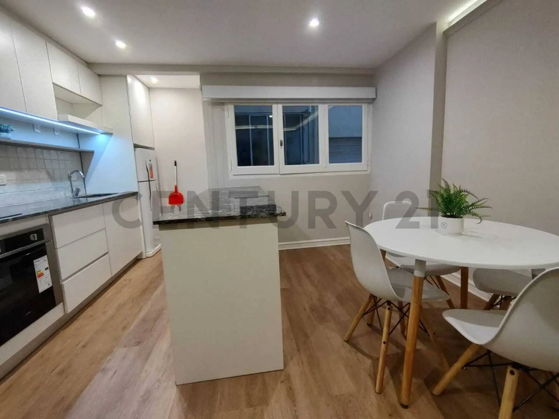 Depto 2 amb, 36m² reciclado en Plaza Colón — Centro