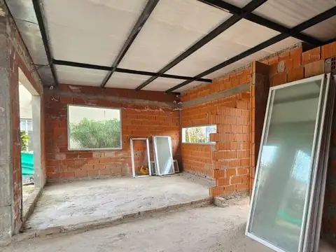 Casa 4 ambientes con 2 baños