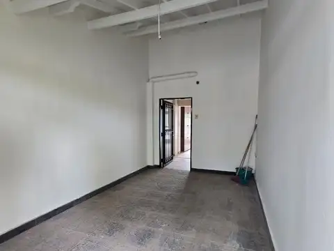 Casa 6 ambientes con 2 baños