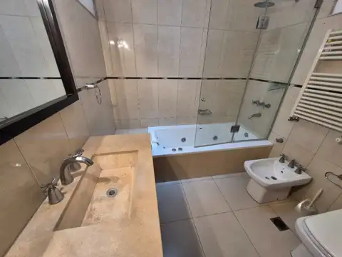 Casa 6 ambientes con 3 baños