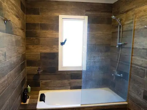 CASA EN VENTA EN EL CANTON GOLF CON ESPEJO DE AGUA