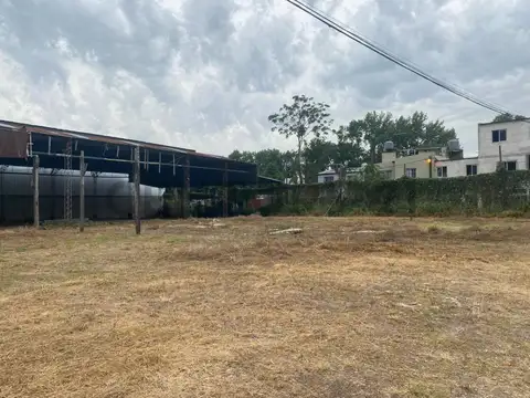 TERRENO CON GALPÓN EN ALQUILER BERISSO