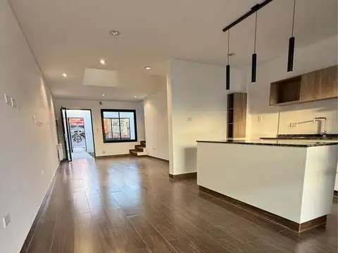 Casa 3 ambientes con 2 baños