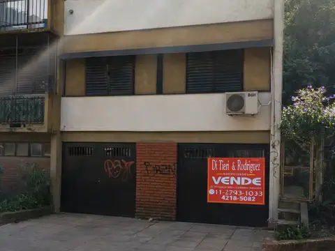 Cochera Cerrada en Venta en Ciudad Jardín – Funcional y de Buenas Dimensiones