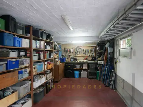 Cochera Cerrada en Venta en Ciudad Jardín – Funcional y de Buenas Dimensiones