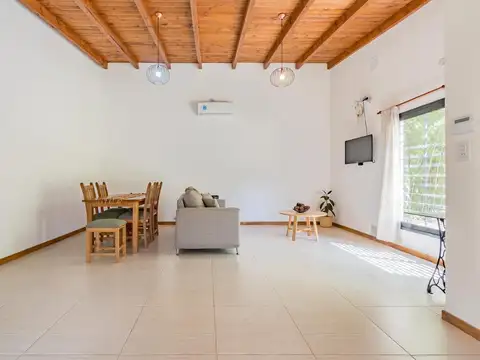 VENTA/PERMUTA  - Casa 2 dormitorios con jardín y piscina - Roldán, Santa Fe.
