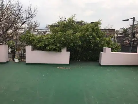 Excelente PH refaccionado con gran terraza propia!