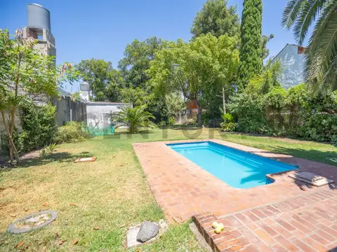 Casa en Venta con 4 cocheras