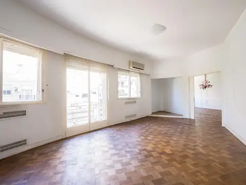 Piso  en Recoleta en Esquina con Balcón de 4 dormitorios con dependencias y 2 cocheras (opcionales)