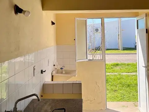 Casa 2 ambientes con 1 baño