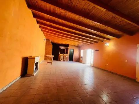 CASA 3 DORMITORIOS Y QUINCHO ZONA NORTE