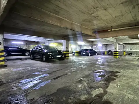 Cochera en alquiler en micro centro. España y San Luis.