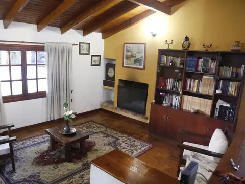 Casa 7 ambientes con 2 baños