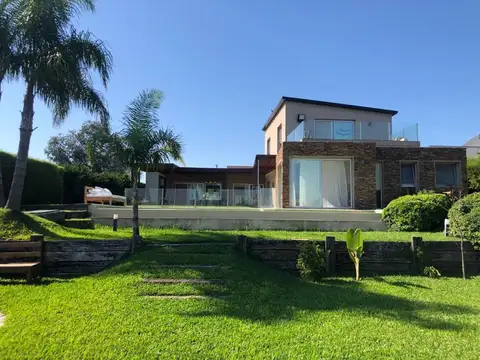 Casa en Alquiler Temporal con 1 cochera