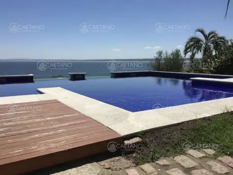 Casa 6 ambientes con 5 baños