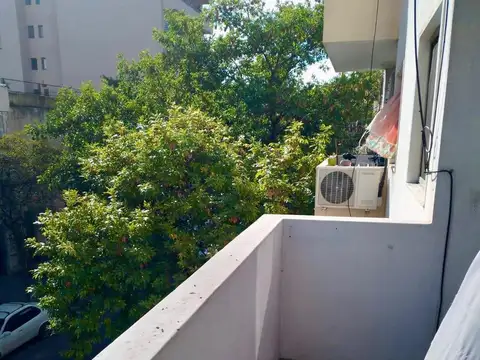 DEPTO. 2 DORMITORIOS AL FRENTE CON BALCÓN! ALQUILER