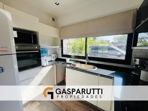 Casa en Venta con 4 cocheras