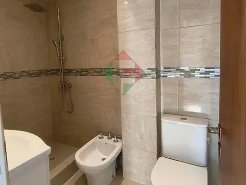 Venta Amplio y luminoso Duplex en Mitre con 4 dormitorios y escritorio. NUEVO VALOR DE VENTA!