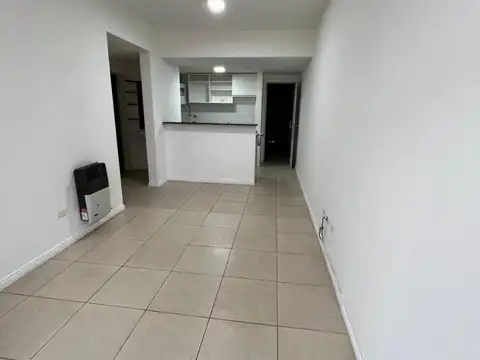 AMPLIO - 1 DORMITORIO - FRENTE - BALCÒN