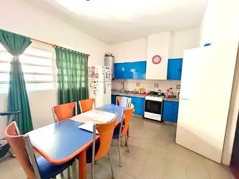 España 1722 planta alta, 3 dormitorios, a mts Pellegrini