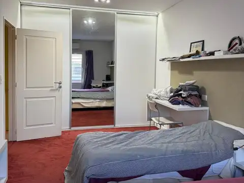 Casa con jardin - Lote propio   - Lanús Oeste - Apto credito