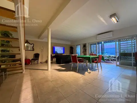 Casa con jardin - Lote propio   - Lanús Oeste - Apto credito