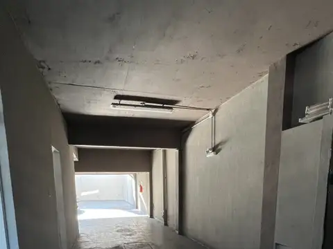 VILLA LURO. ESCALADA 500 DEPTO 1 AMBIENTE CON BALCON Y COCHERA DESCUBIERTA