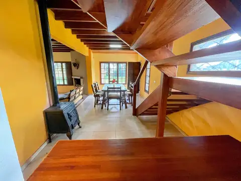 Casa 4 ambientes con 2 baños