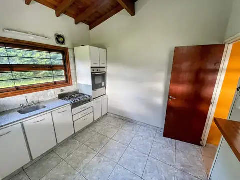 VENTA CASA 4 AMBIENTES C/ PARQUE LAS LOMAS MIRAMA