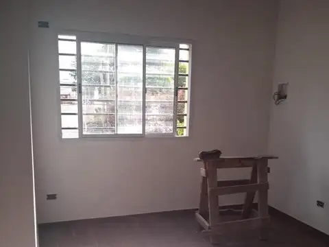 Casa  en Venta ubicado en Castelar, Morón, G.B.A. Zona Oeste - AMA0158_LP545280_8