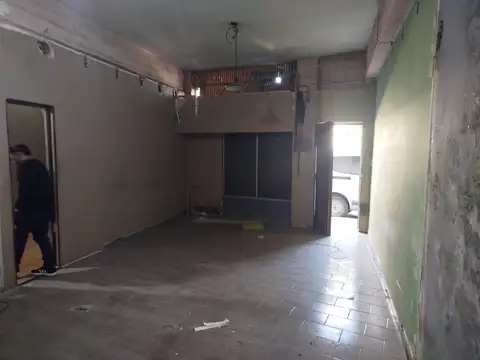 BLOQUE EN VENTA DE 3 LOCALES Y SALON DE FIESTAS CON TERRAZA EN BERNAL.