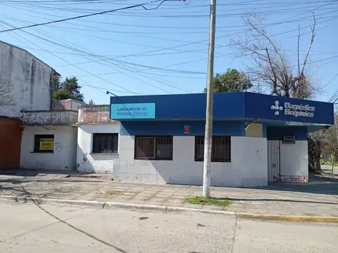 CASA EN VENTA DE VARIOS AMBIENTES EN DEL VISO CENTRO, A RECICLAR