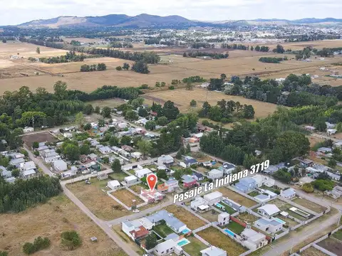 Casa con local, 2 dormis, Losa y patio verde