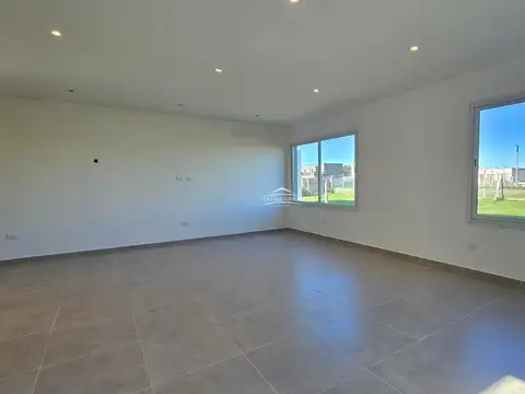 Casa en Venta en Pilar del Este - Santa Lucia, USD 210.000