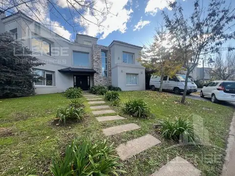 Casa 5 ambientes con pileta en venta - APTA CREDITO - Fincas de Iraola II