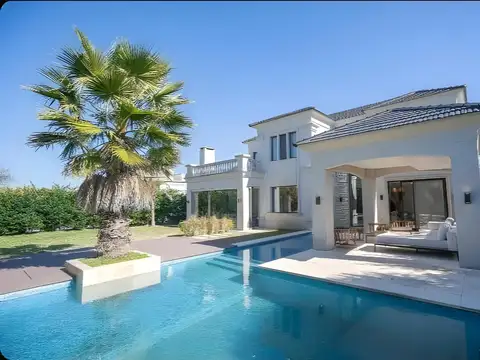 Casa en venta 5 dormitorios Las Lomas, Haras Santa Maria