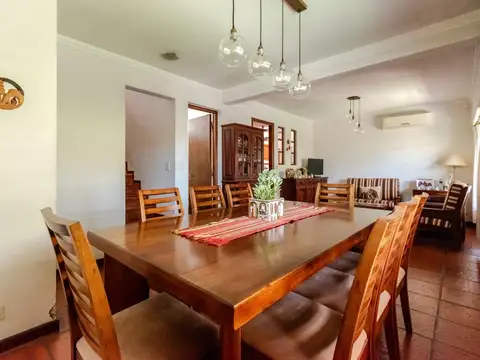 Casa en Venta con 2 cocheras