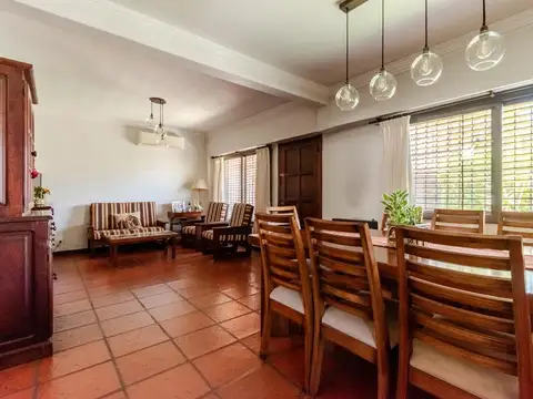 Casa 7 ambientes con 4 baños