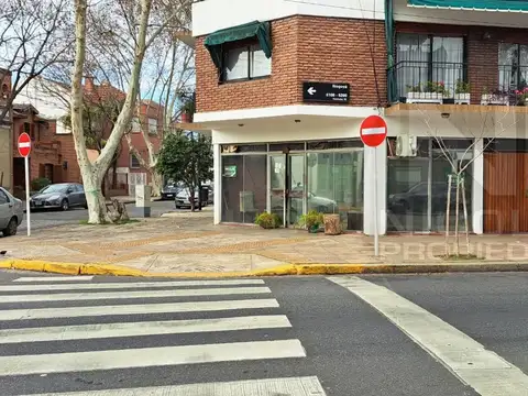 EXCELENTE LOCAL EN ESQUINA - 48 m2 Versalles