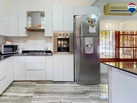 Casa 5 ambientes con 2 baños