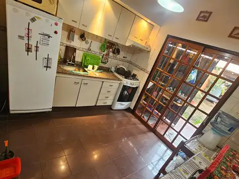 DUPLEX 3 AMB. AMPLIOS CON PATIO Y COCHERA