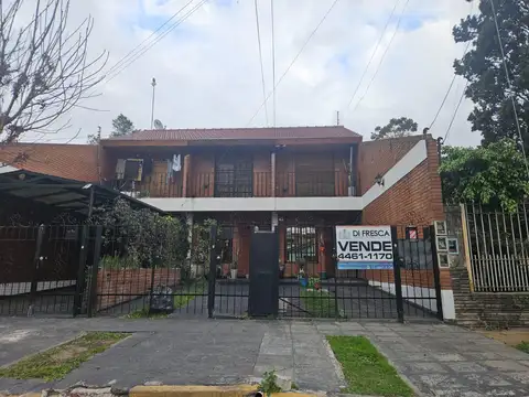 DUPLEX 3 AMB. AMPLIOS CON PATIO Y COCHERA