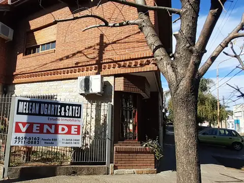 TRIPLEX  6 AMB. -  EXCELENTE ESTADO - 240 M2 CUBIERTOS -