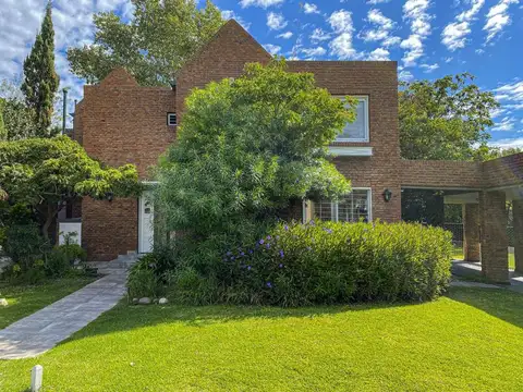 Casa en Venta con 4 cocheras