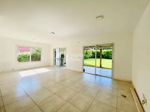 Casa 4 ambientes con 3 baños