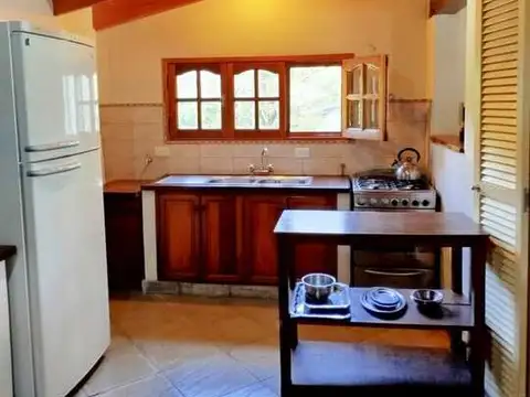 Casa 6 ambientes con 2 baños